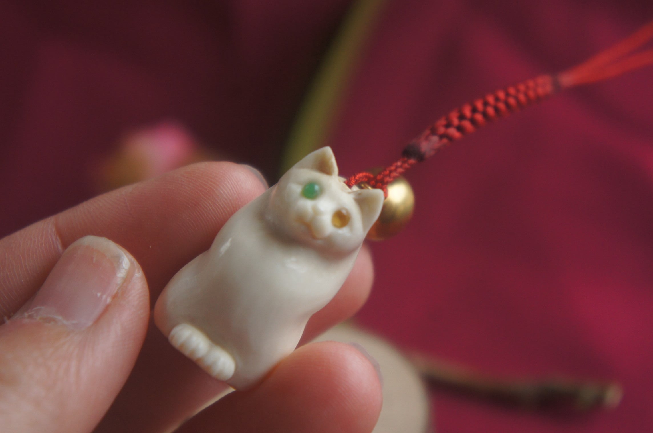 鹿角彫刻「ふくふく猫」根付 | deer bone 