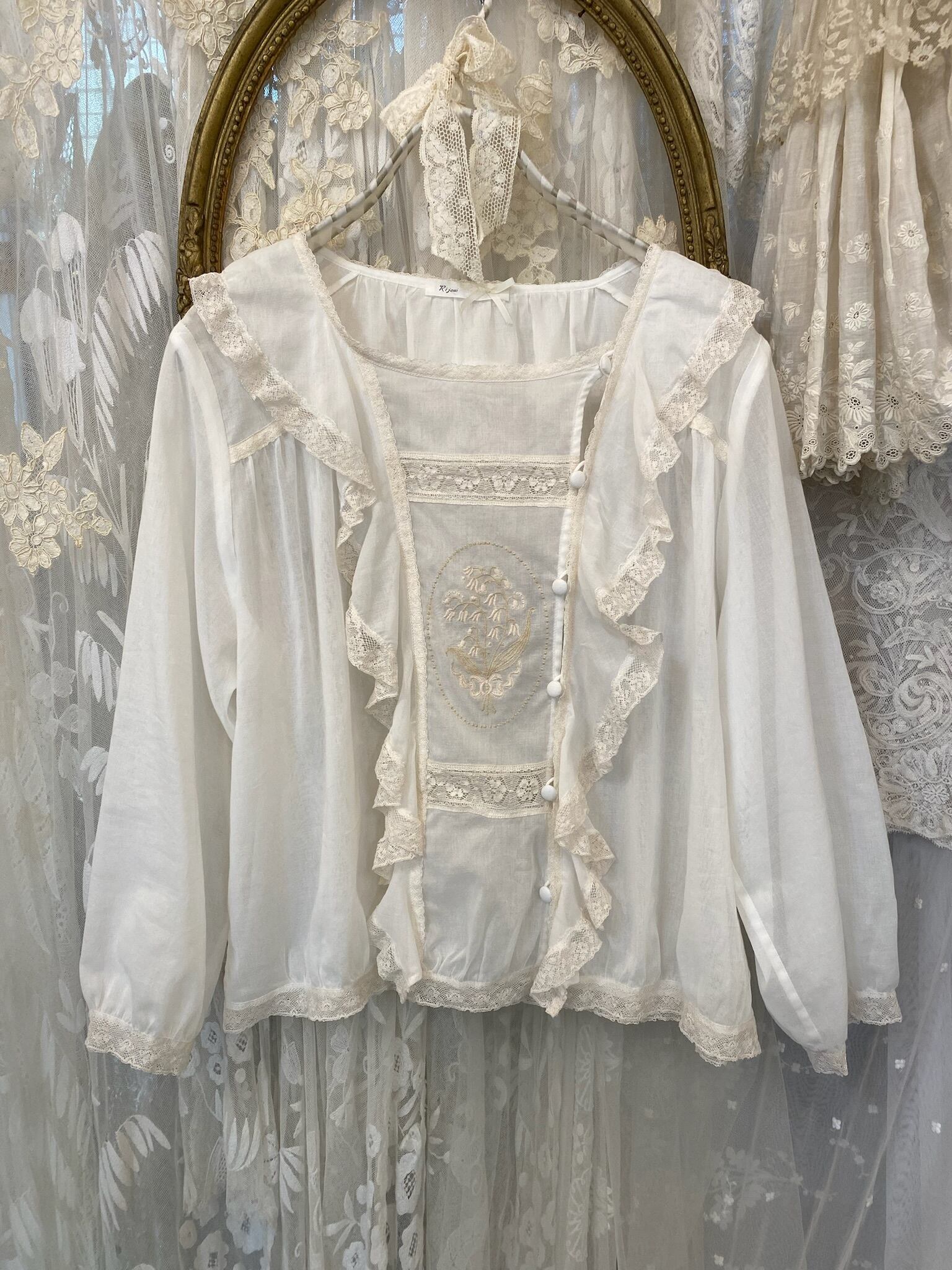 Lace blouse of Suzuran embroidery | Rijoui