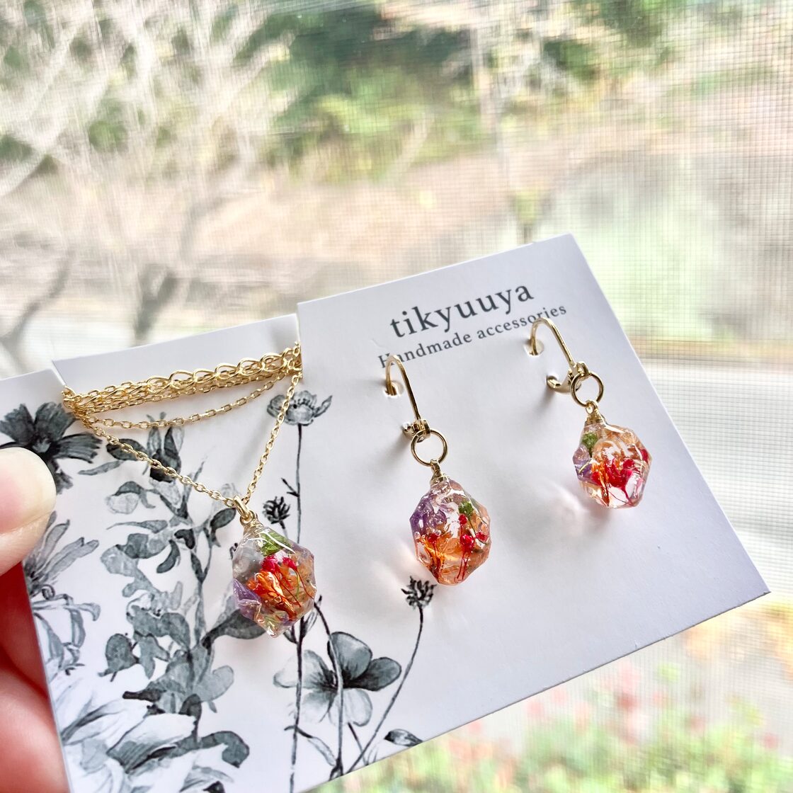 小さな鉱石ピアス&ネックレス 秋色花鉱石 | Pay ID