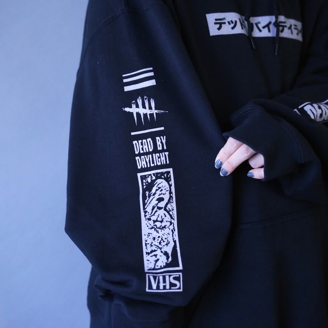 "デッド バイ デイライト" front and sleeve and back printed over silhouette sweat parka