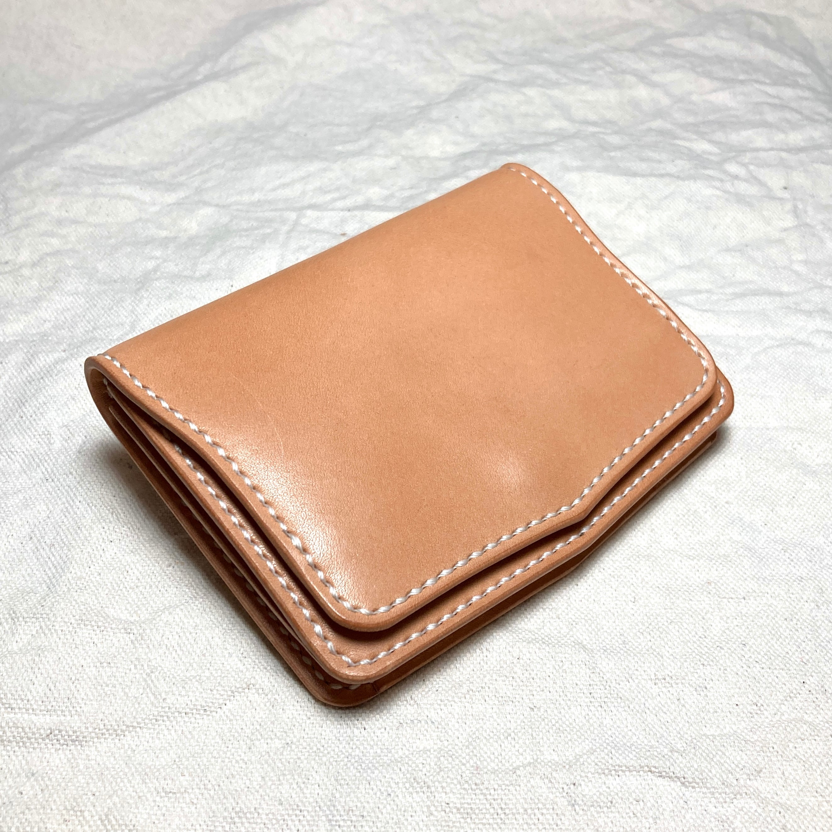 本革 総手縫い ギャルソンウォレット 栃木レザー コンパクト財布 キャメル 茶 改札も会計もスマートにする機能美｜栃木レザー ミニトラッカー