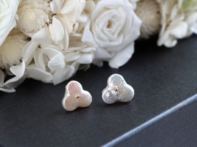 14kgf- 3 petals pearl pierced earrings /can be chang to clip-on