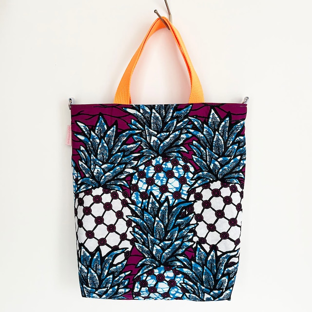 ネオンハンドルが映える|アフリカンプリント リバーシブルトート トロピカルパイン サブバッグ 旅行