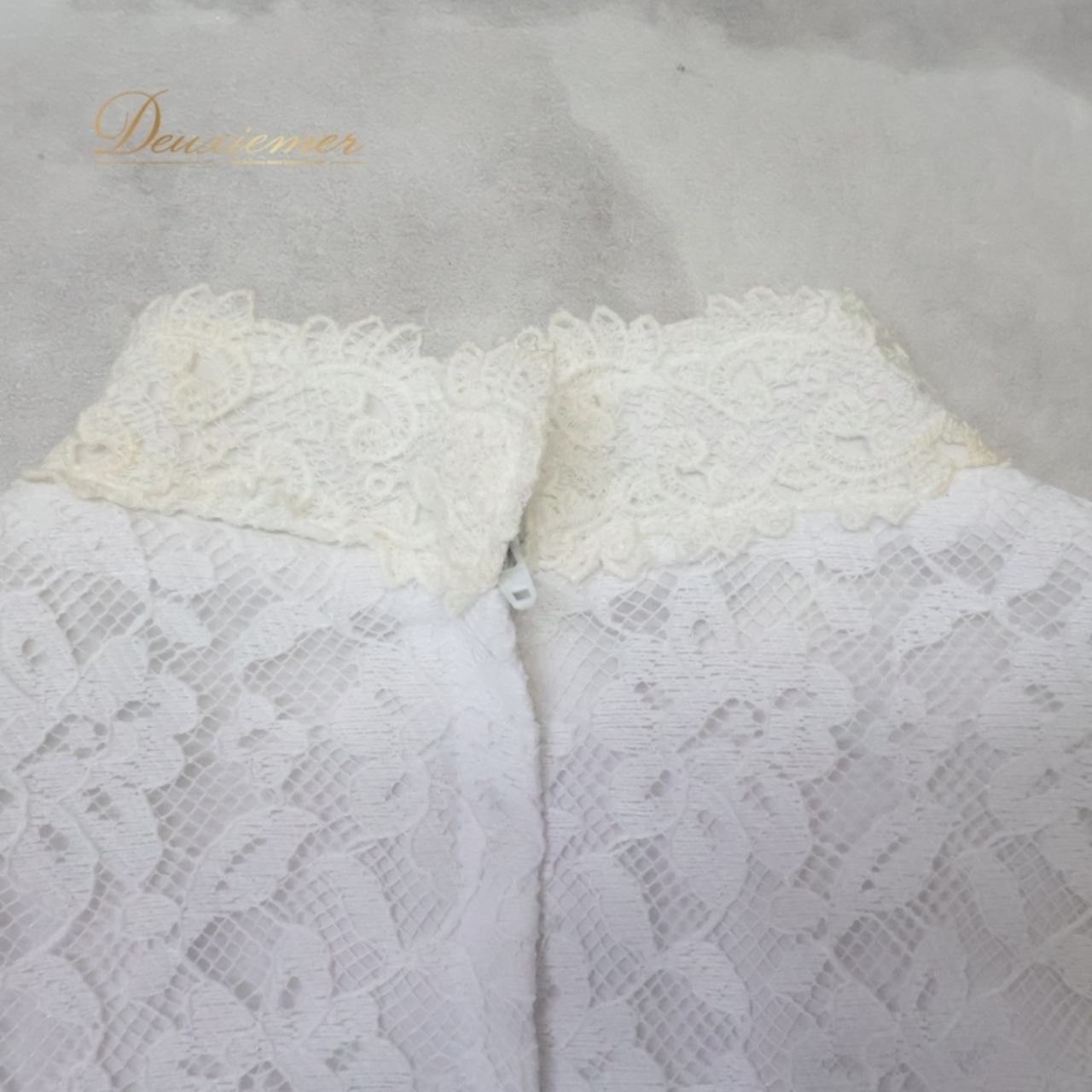 フラダンス 衣装 ワンピース ドレス プリンセスカイウラニ ホワイト系 Princess Kaiulani ハワイ製 レース ハイネック 長袖 シースルー プロテア柄 かわいい おしゃれ 豪華 上品 華やか 鮮やか 明るい ハワイアン アロハ レッスン 練習