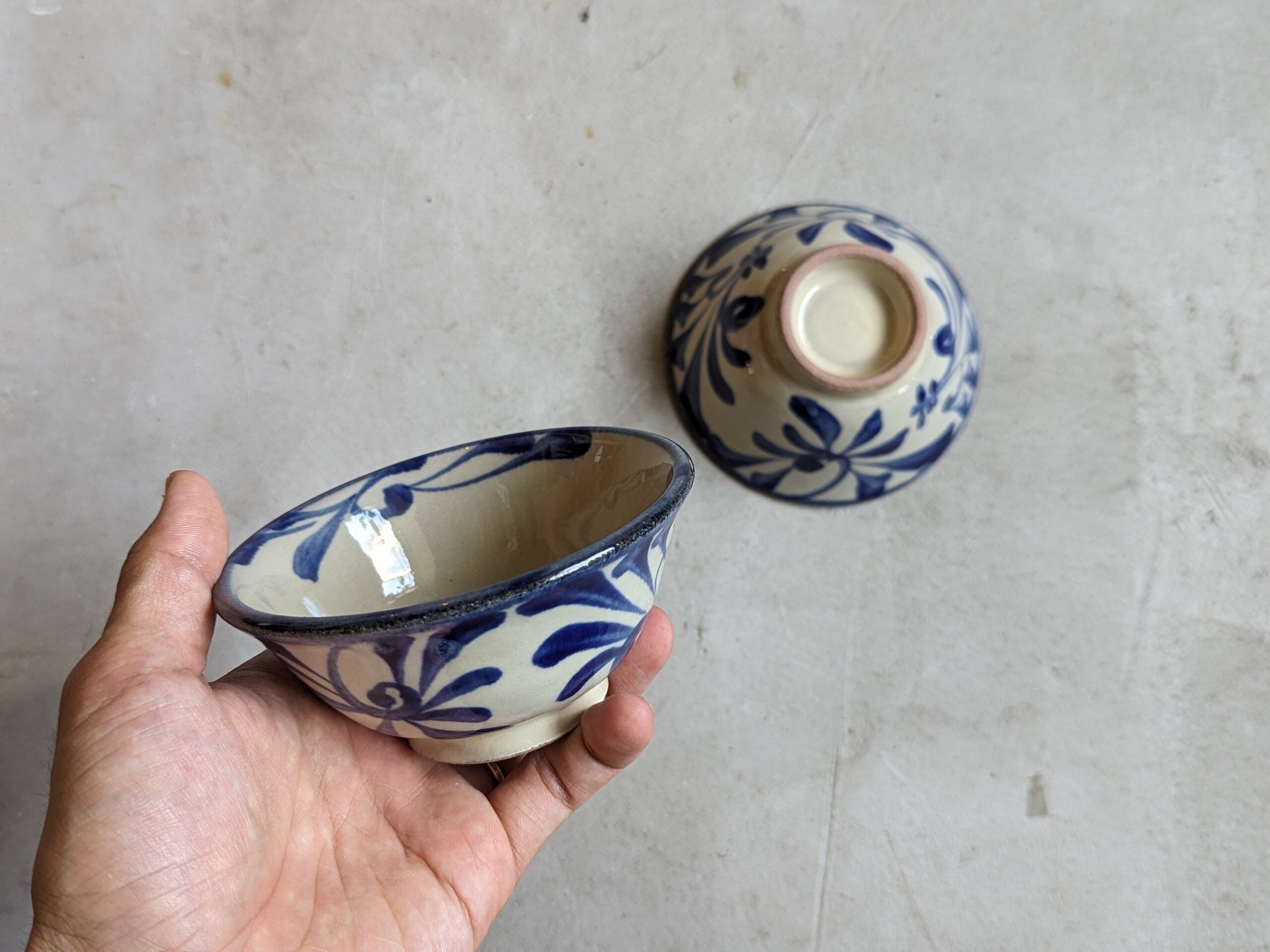 やちむん マカイ3.5寸（コバルト唐草） | 陶眞窯 | inoya | Basic Life