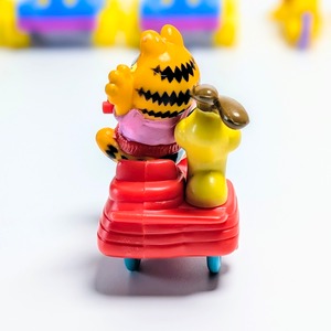 ☆ VINTAGE 1988 ☆【 McDonald's  ( マクドナルド ) 】1988年マクドナルドミールトイ 『 Garfield & Odie Riding on a Scooter（ガーフィールド オン スクーター&サイドカー オン オーディー）』〜スクーターに乗る呑気なあいつら(笑)〜 / ミールトイ / ハッピーミール 〚アメリカン雑貨 アメトイ〛