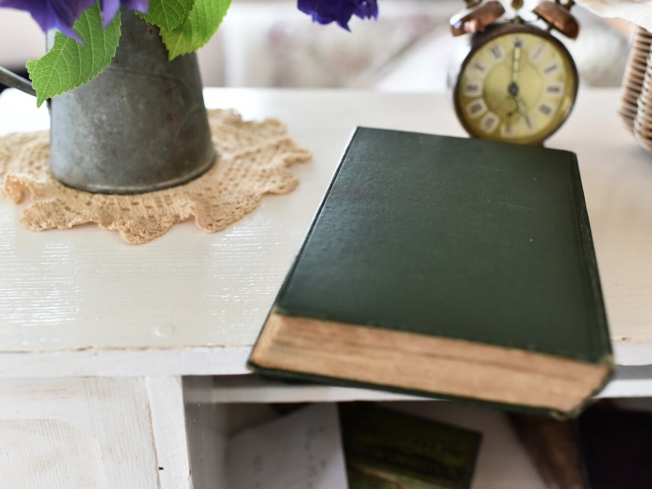 古い色合いが素敵な緑の本 *イギリスアンティーク