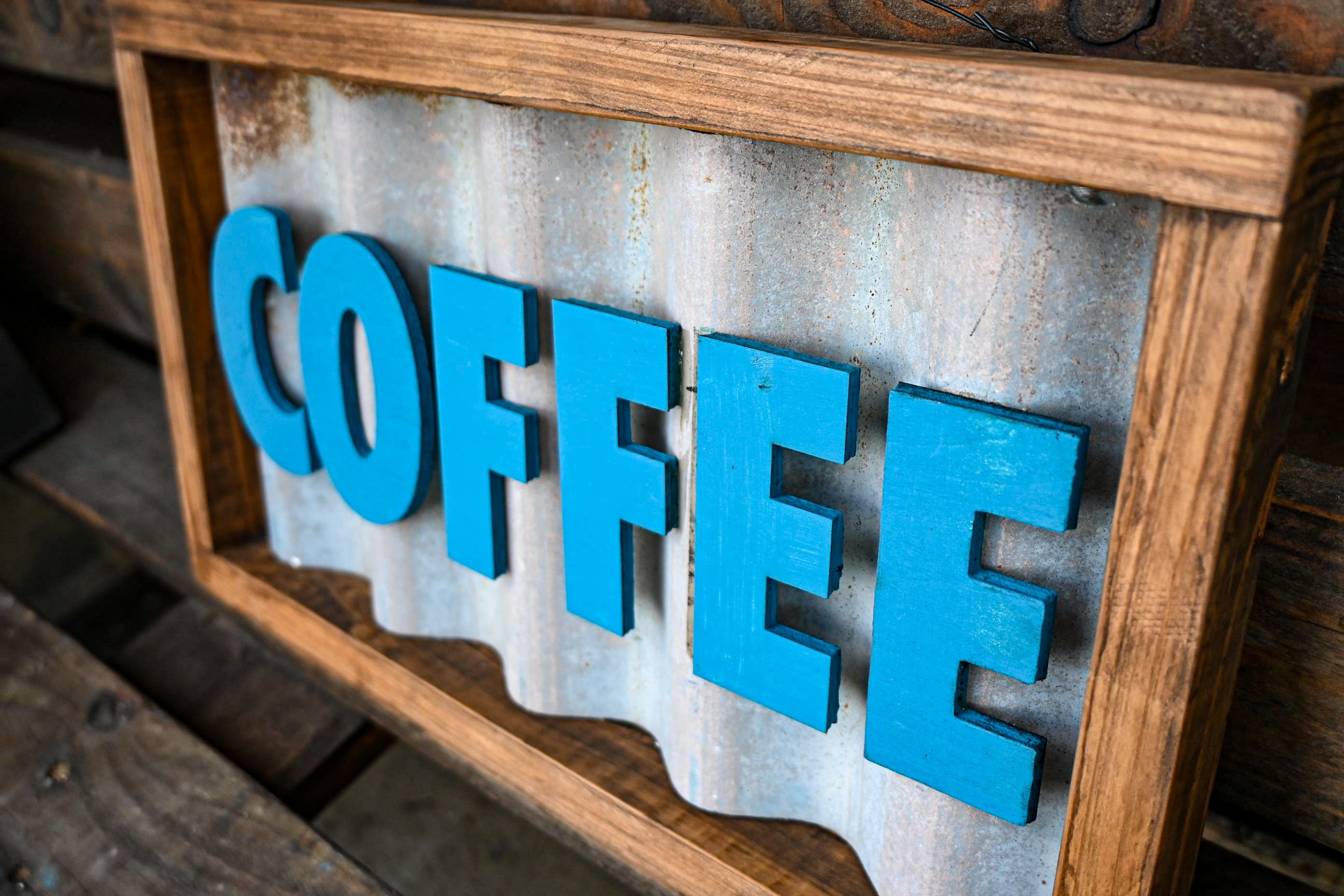 木とトタンの廃材を使用したヴィンテージ風サイン | INDUSTRIAL WORKS