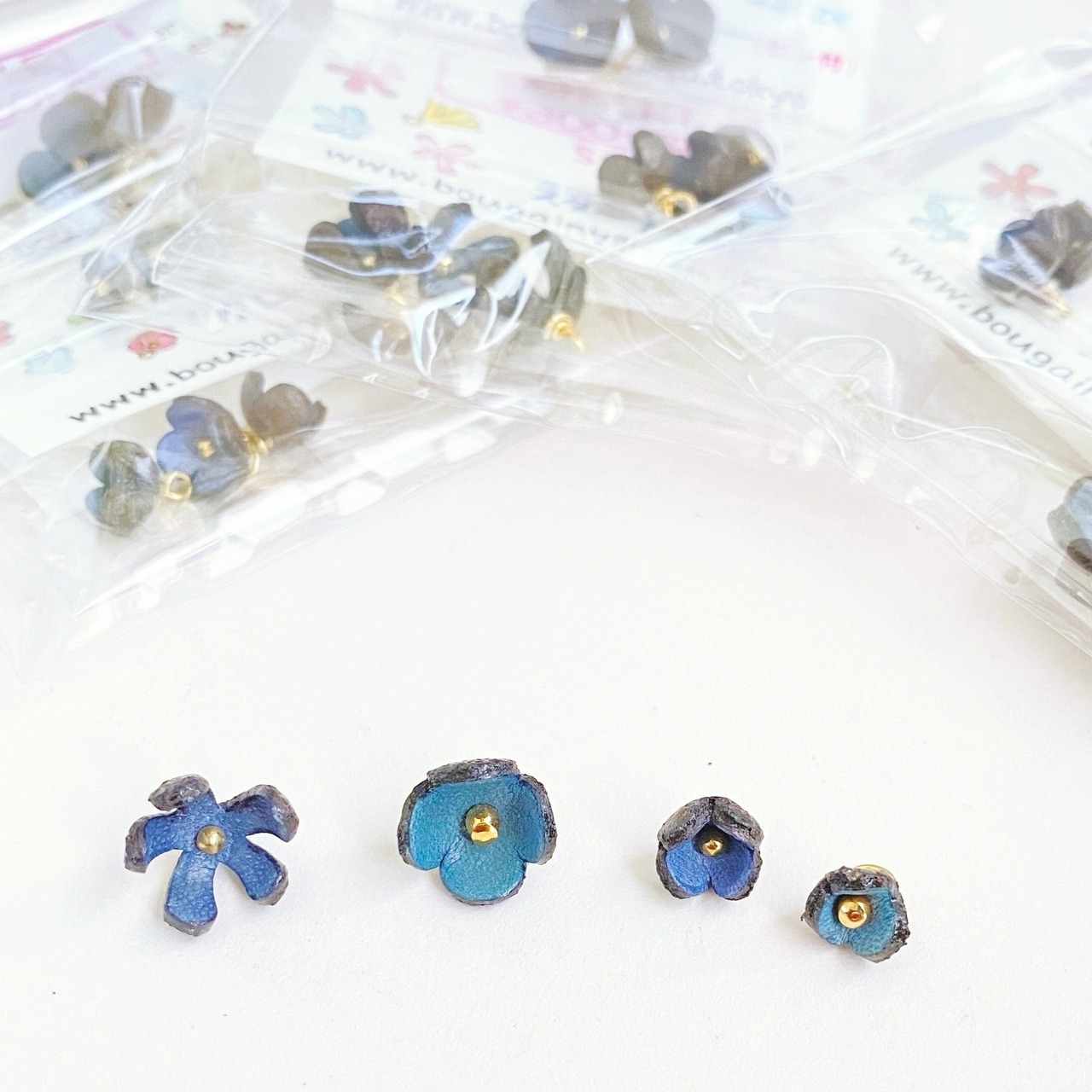 【アウトレット立体レザーフラワー】ピン加工済み小花３点セット(ラベンダー)8個入 - 1