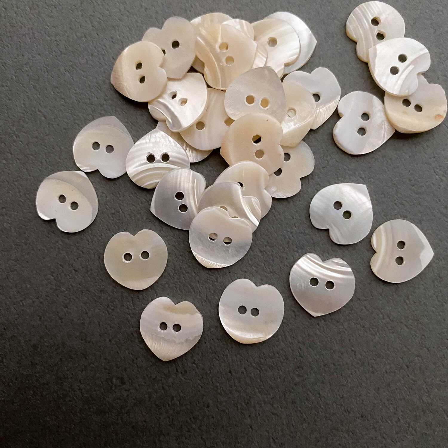 再入荷〉シェルハート2穴ボタンS（15mm） | Dua-アクセサリーパーツ