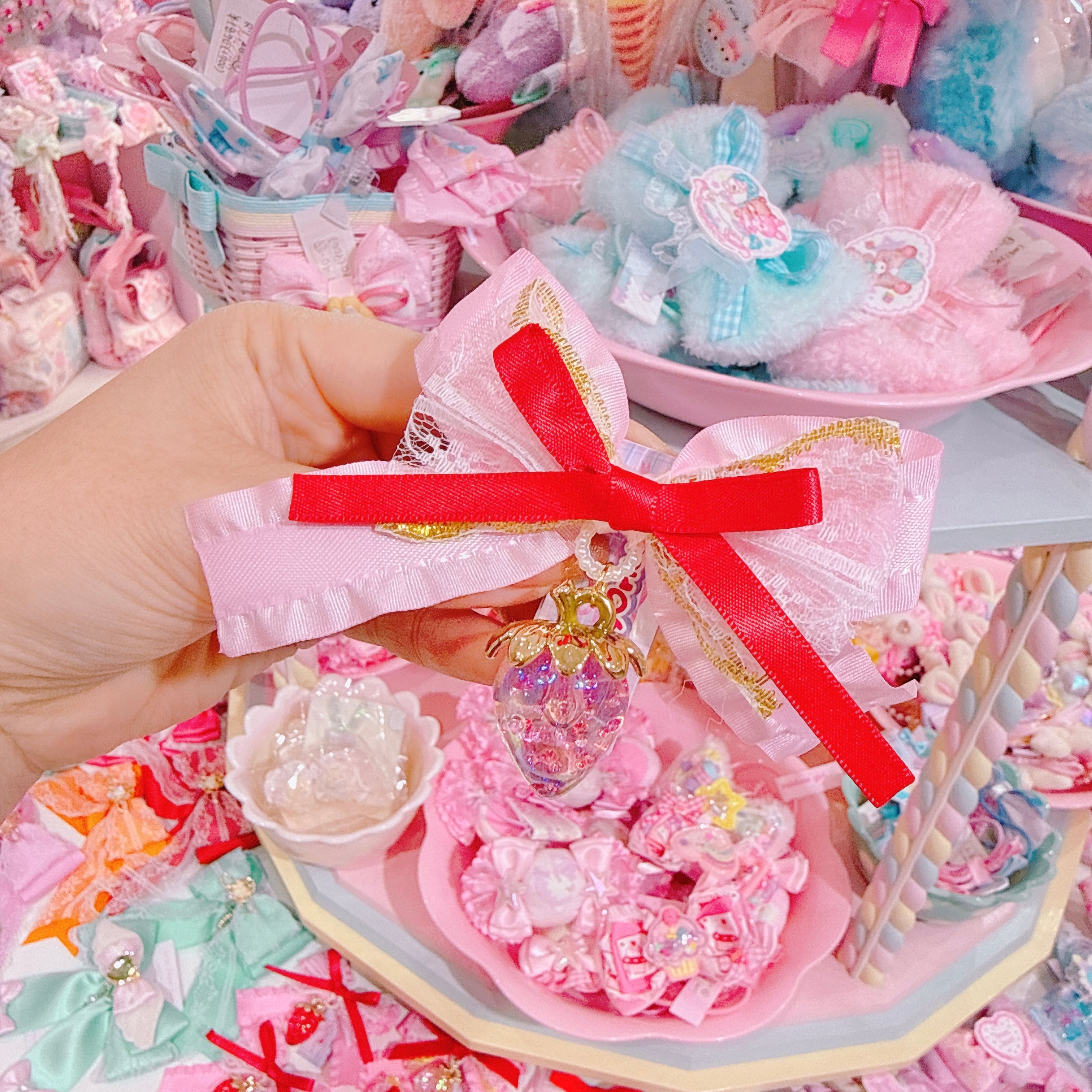 【F7】64-31いちごリボンヘアクリップ