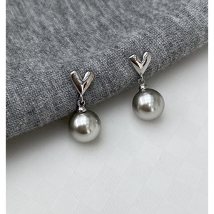silver gray pearl love earrings