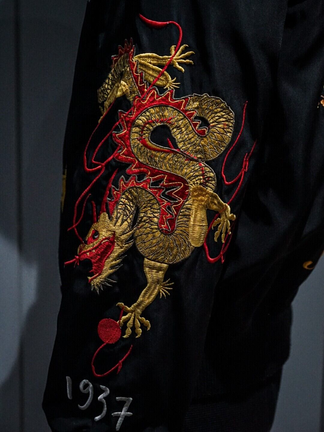 ヤコブシェイファーのバック刺繍ワンピース ヤコブシェイファーのバック刺繍ワンピース