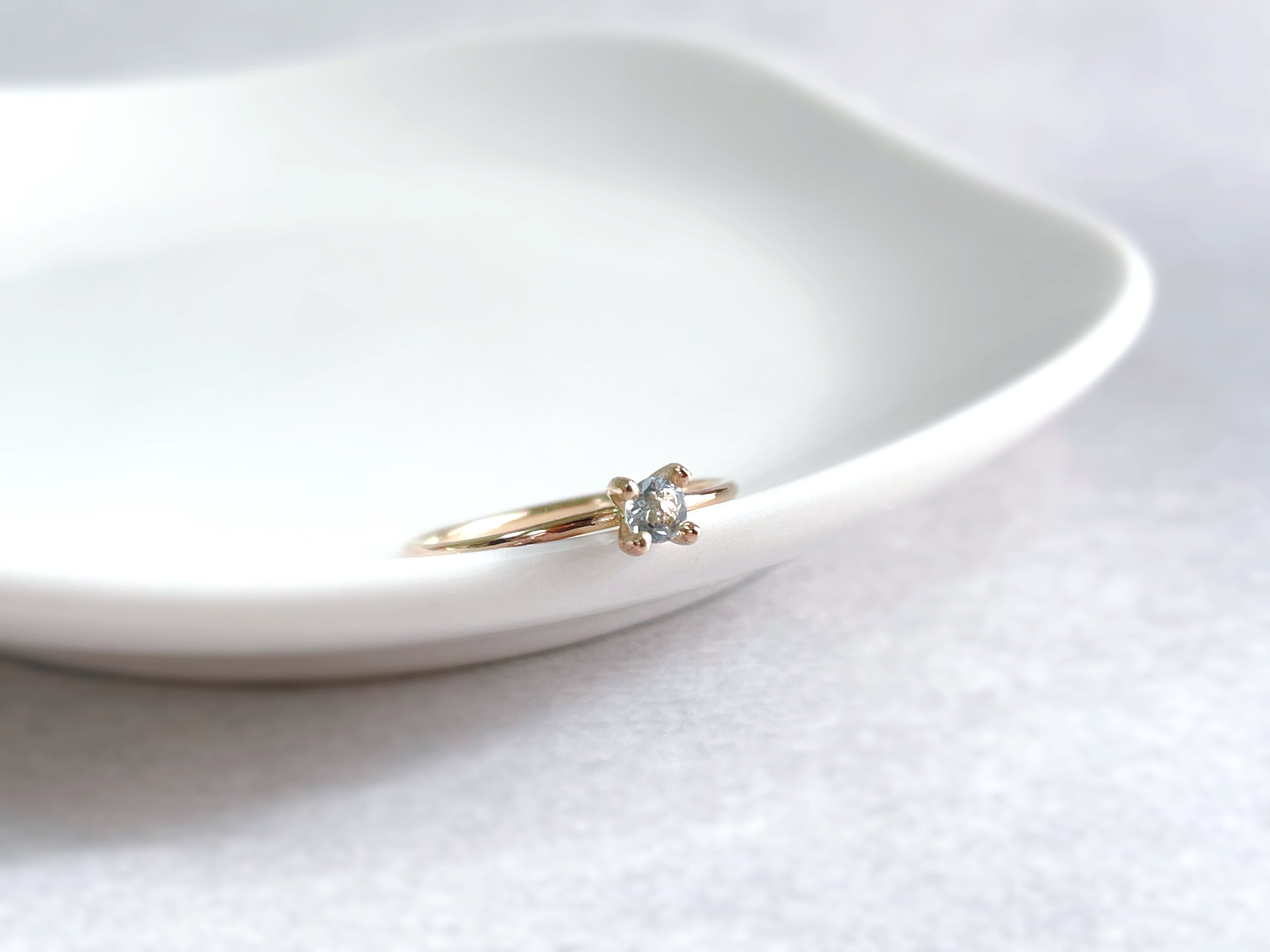 小さなアクアマリンのリング