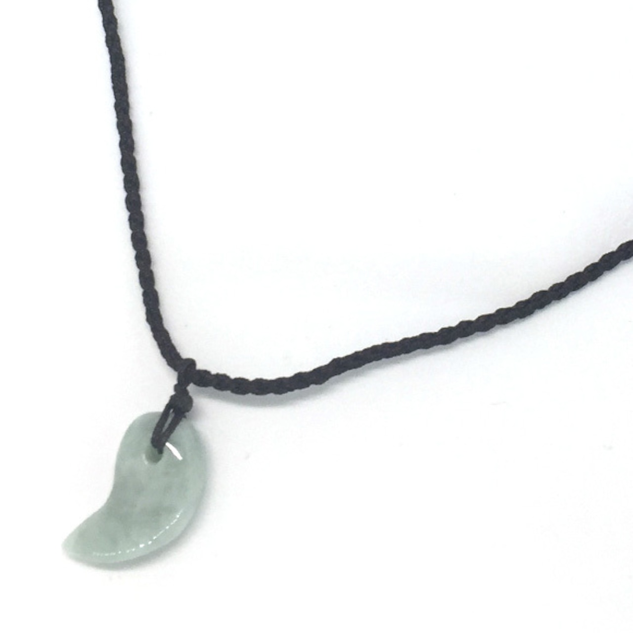 翡翠勾玉シルク紐ネックレス A貨翡翠 jd_ne1081