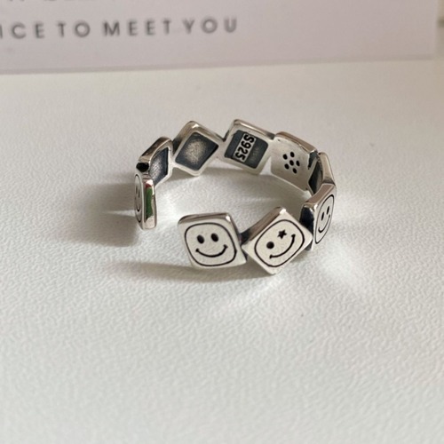 ポップスクエアモチーフシルバーリング   R00477