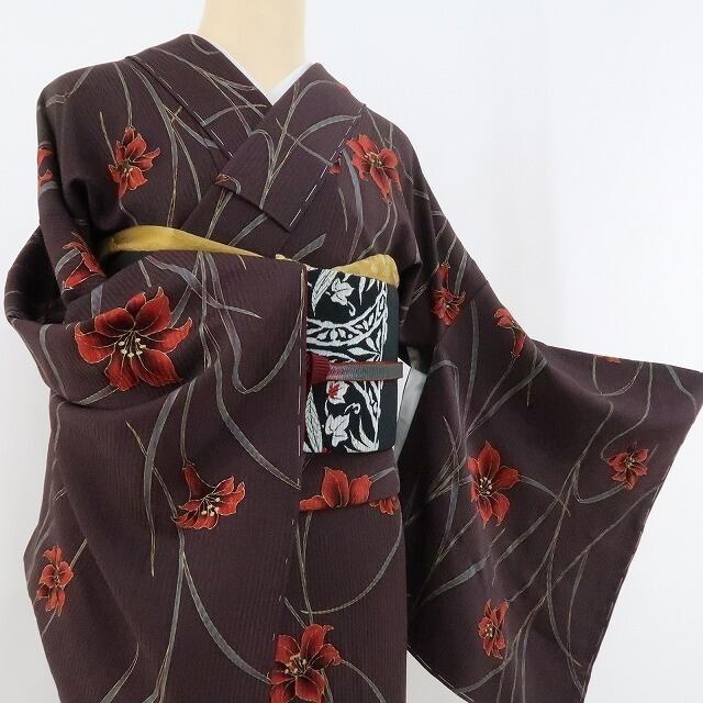 新品 斉藤三才 落款 着物 正絹 仕付け糸付“紅を引いて微笑む百合が贈る  