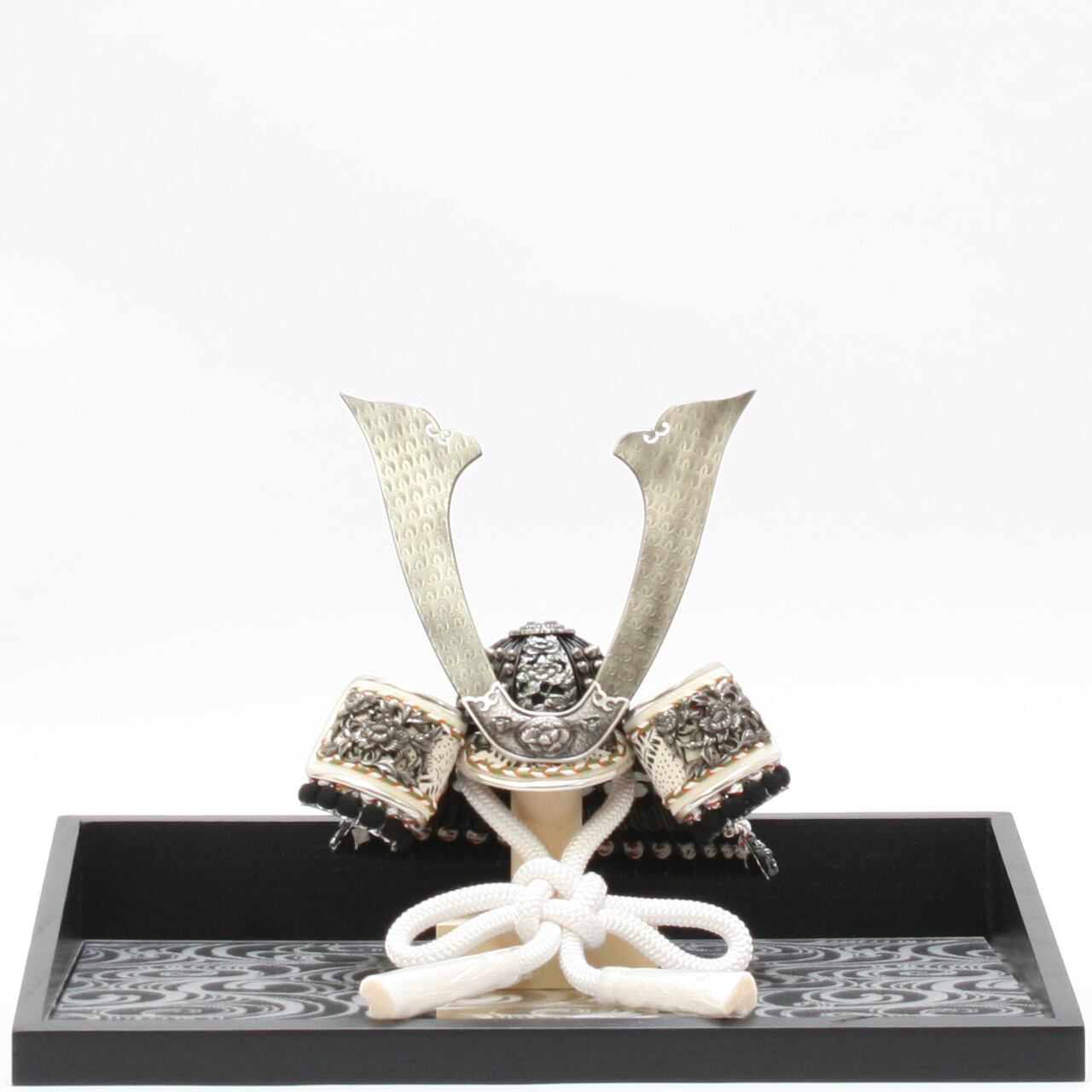 五月人形|コンパクト|おしゃれ|モダン|インテリア|プレミアム|こだわり|おすすめ|作家|伝統工芸士|京甲冑《商品名》50808-0116 武久兜 8号 黒銀チラシ しころ黒グレー縅 52200-0140 台屏風セット箱乃和 流水黒 黒塗