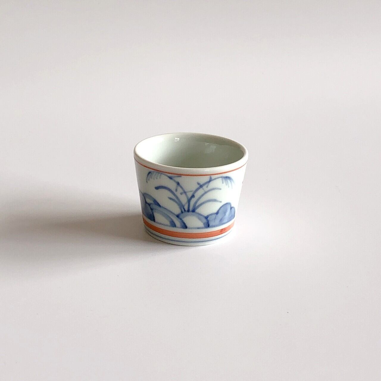 有田焼和食器 そば型ぐい吞み 【赤絵すすき】