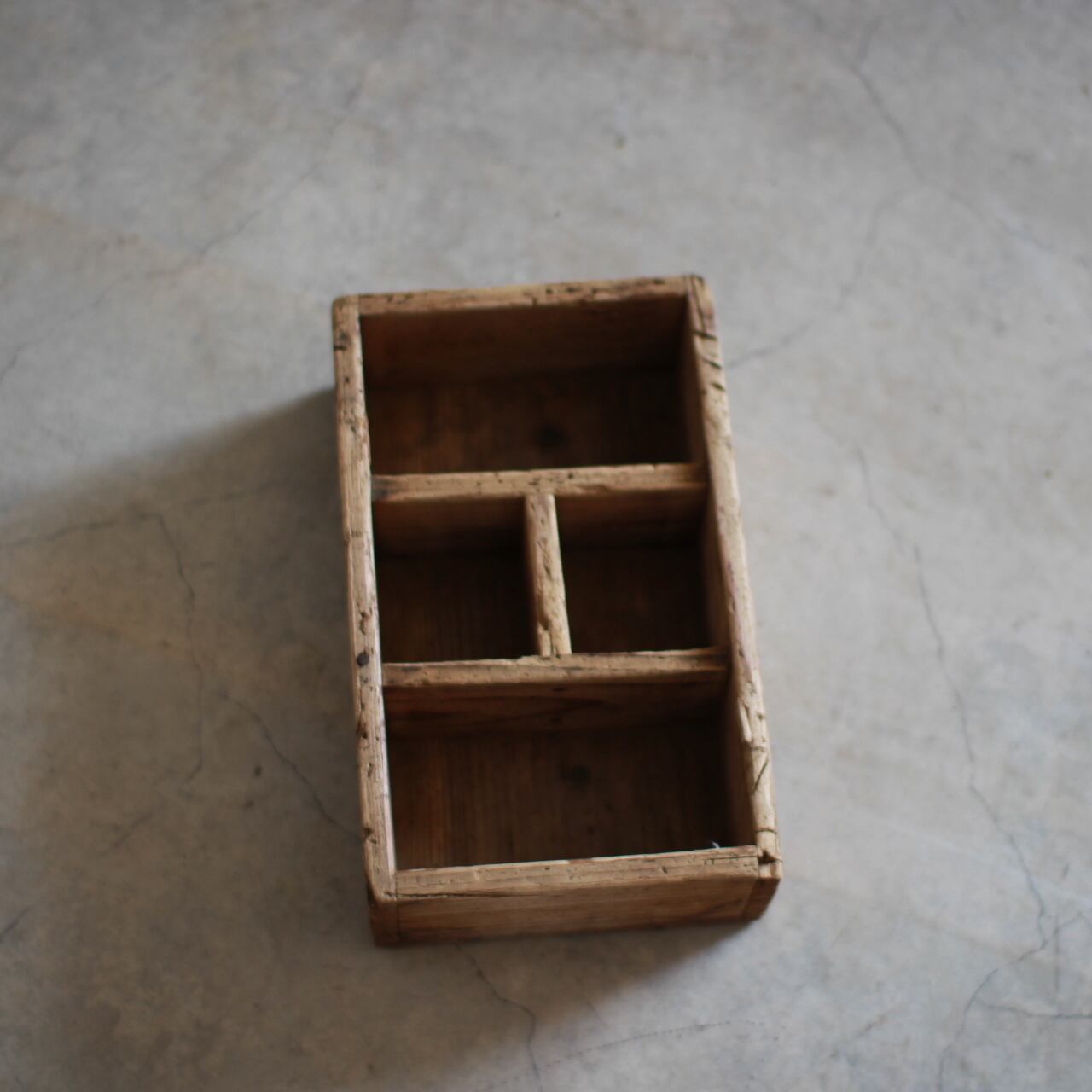 古く味のある小さな木製収納箱 | denbee 古道具