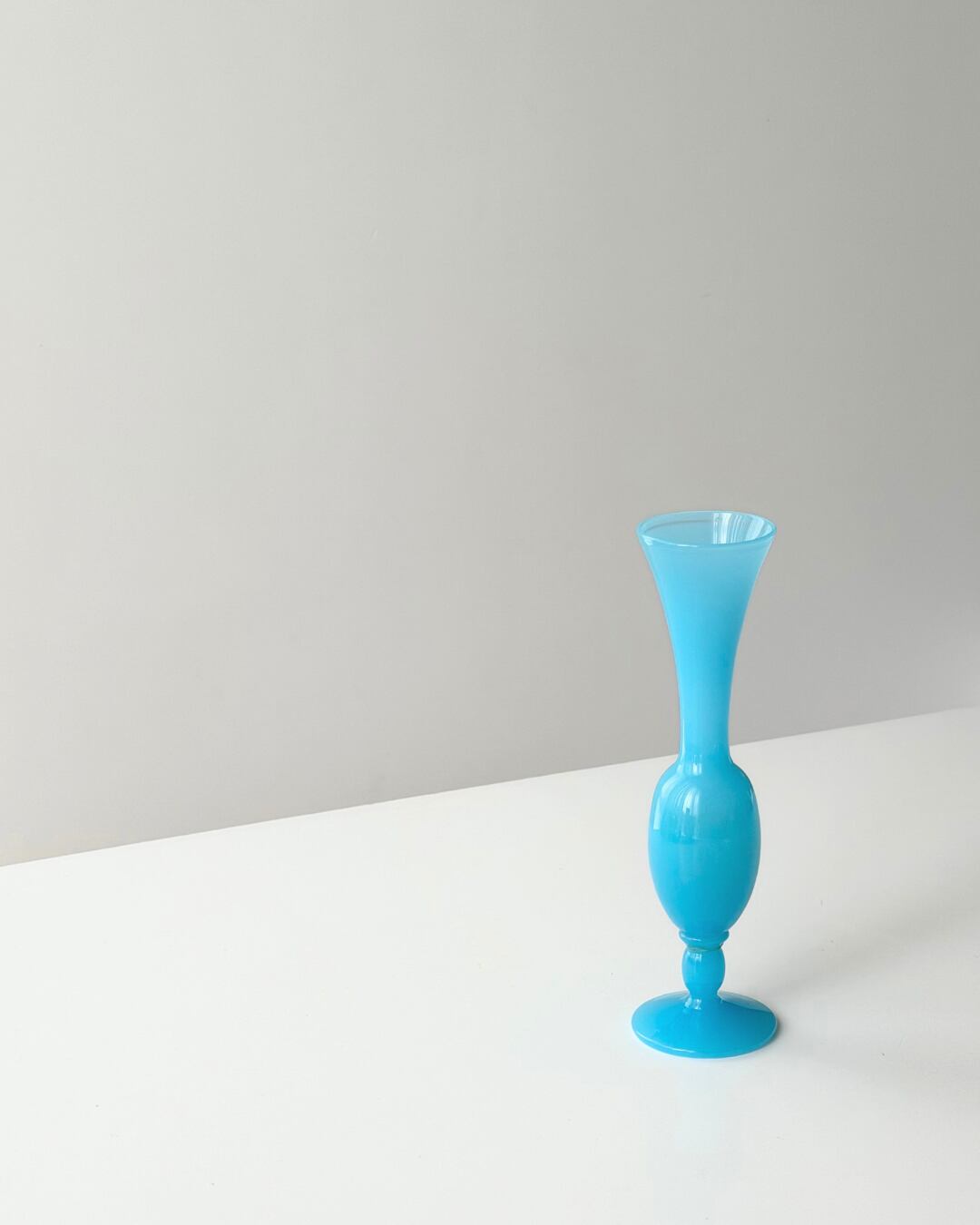 french vintage vase / blue opaline glass ステム付きフラワーベース