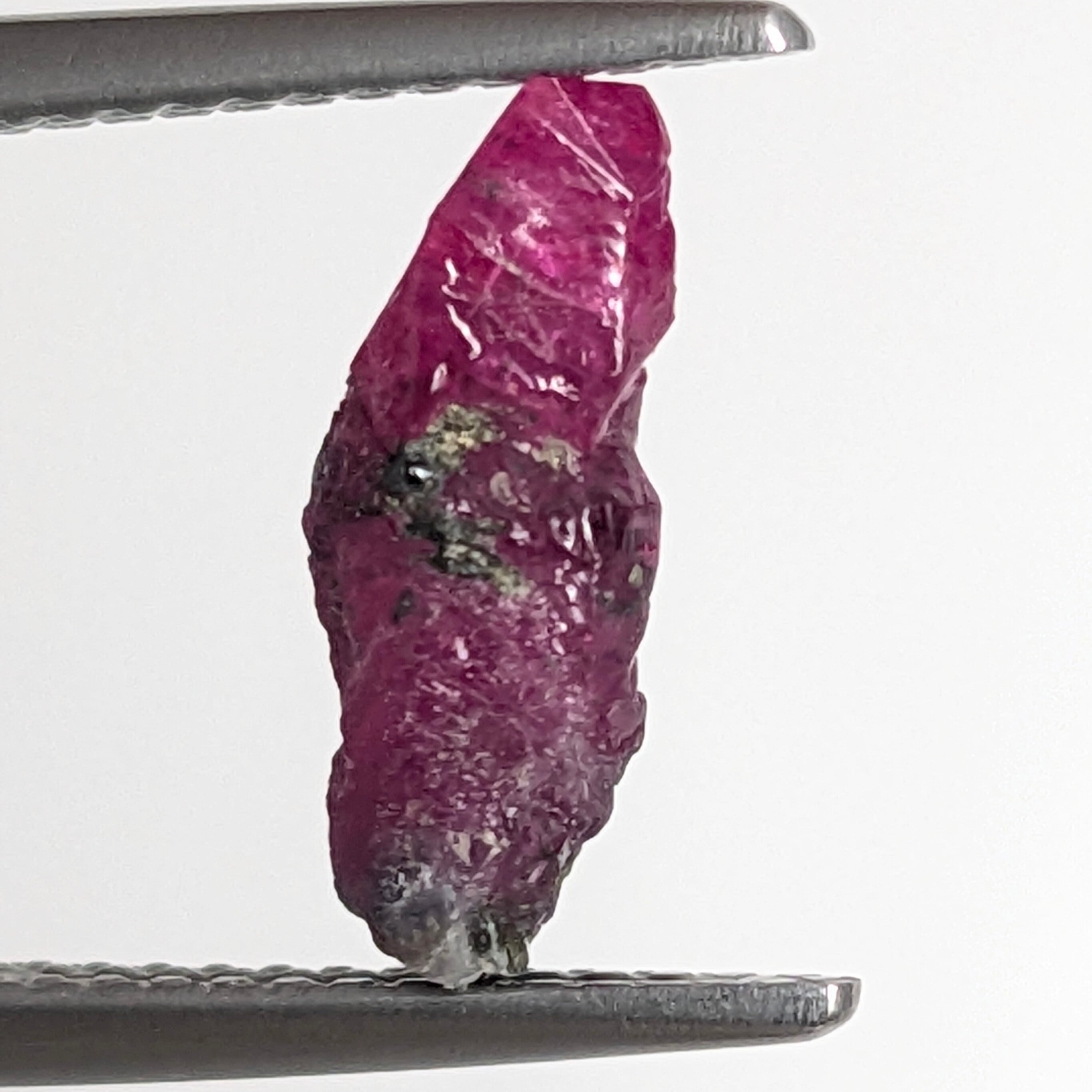 ルビー原石 ミャンマー・モゴック産【2.11ct】PRO207290 | Gem's