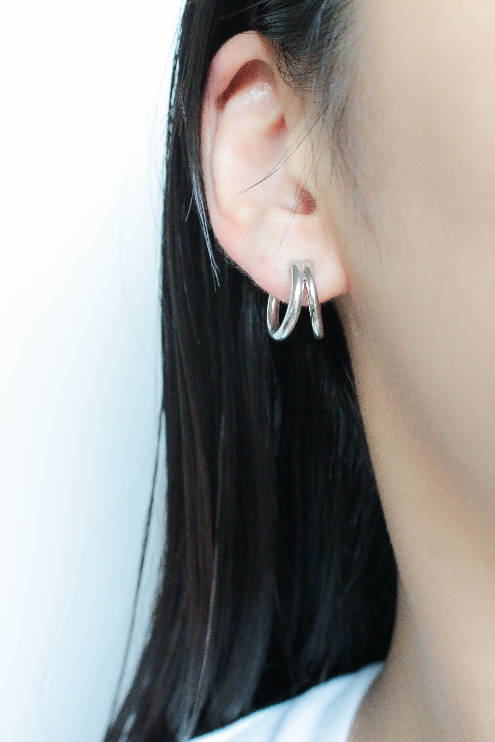 注目■NUMBERING■大人気 ベーシックなパヴェフープピアス 2色 Double Hoop Earring | 金属アレルギー対応のアクセサリー ebine
