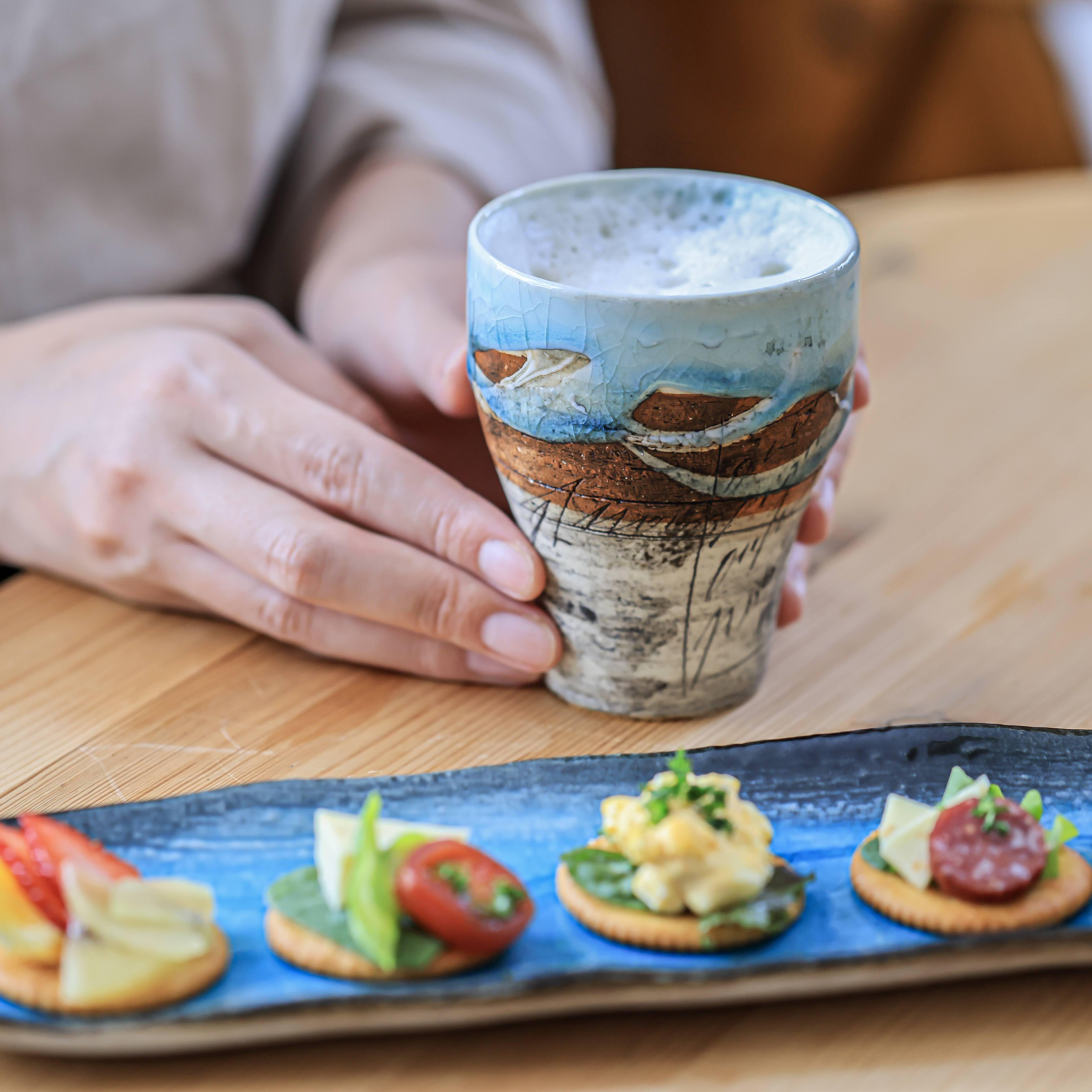 線刻　フリーカップ「青釉」