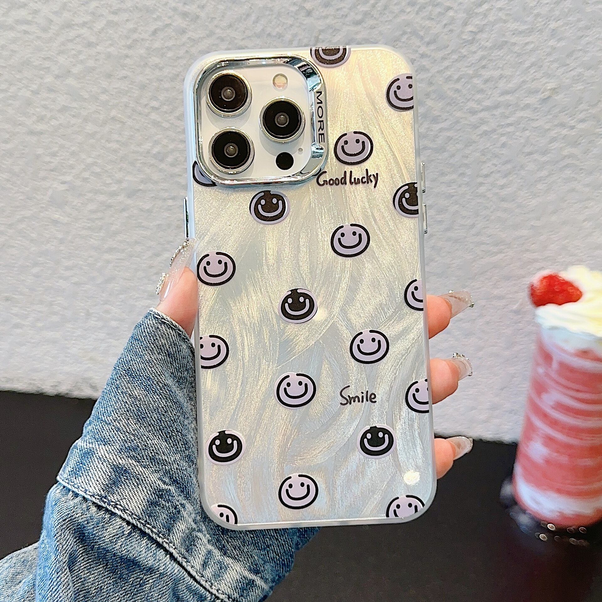 iPhone15対応】シルバーでかっこいい◎元気になるスマイリー お洒落