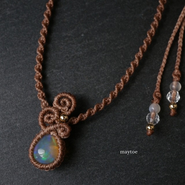 エチオピア産プレシャスオパールの一点物マクラメネックレス <金属フリー>