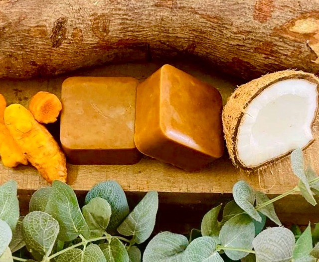 ターメリック白檀ソープ Vedpuran Ayurveda Japan