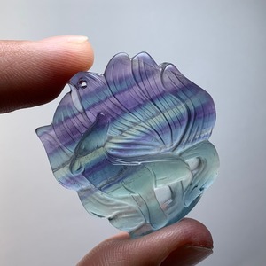 5.九尾狐☆狐フローライト ペンダントトップ