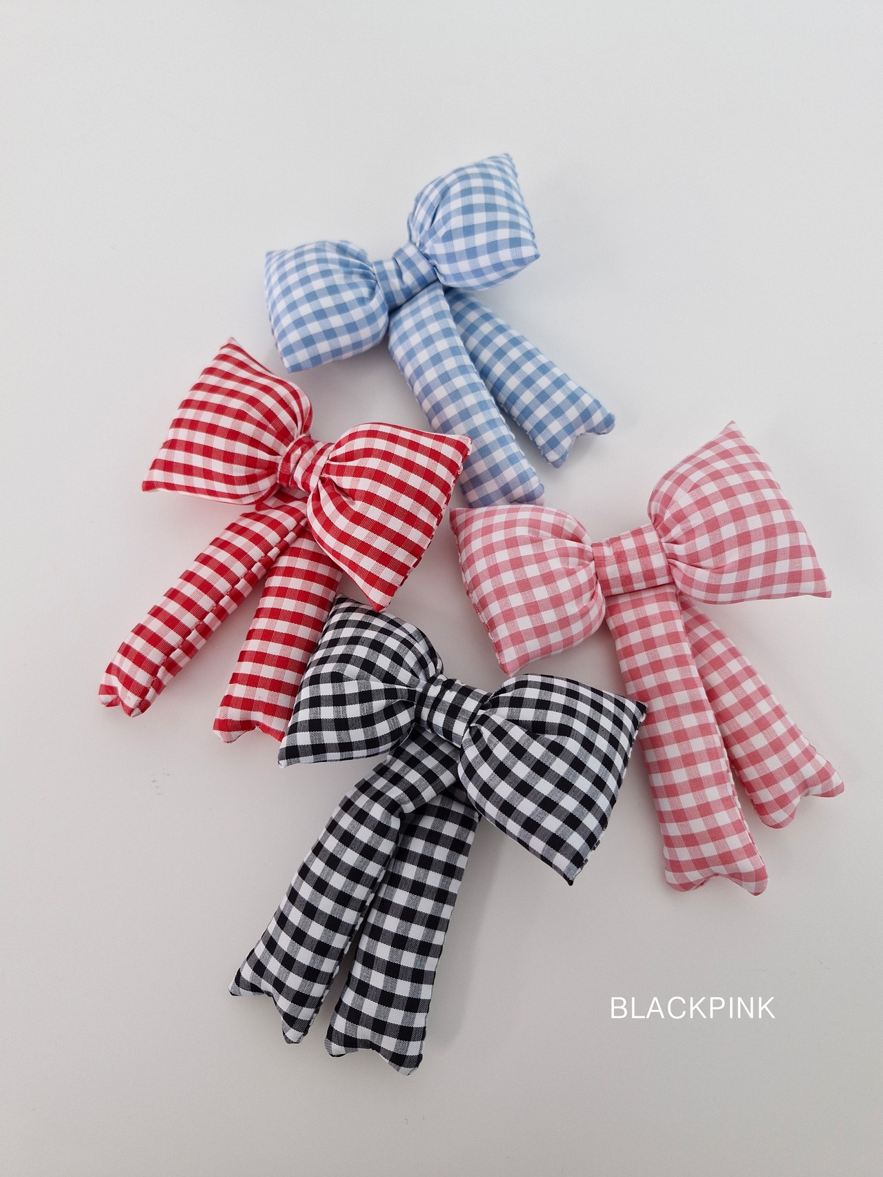 [BLACKPINK] Accessory) Checkered Chubby Ribbon Pin / [블랙핑크] 악세)체크통통리본핀