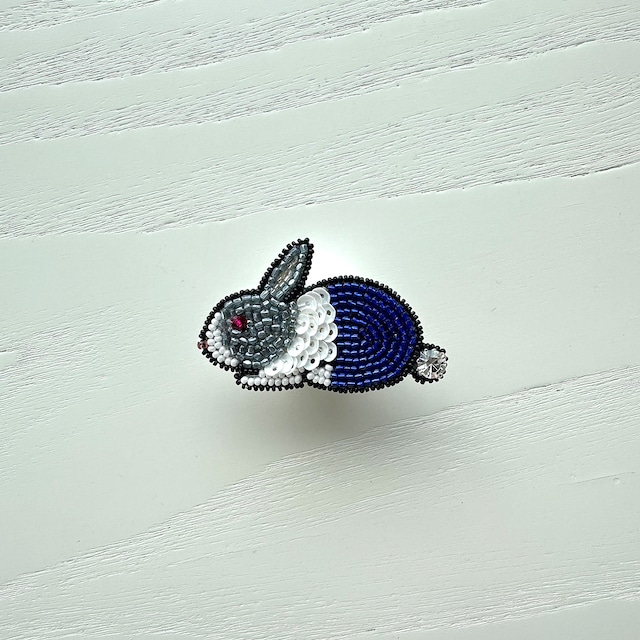 ウサギ/Rabbit ブローチ Gray and Blue