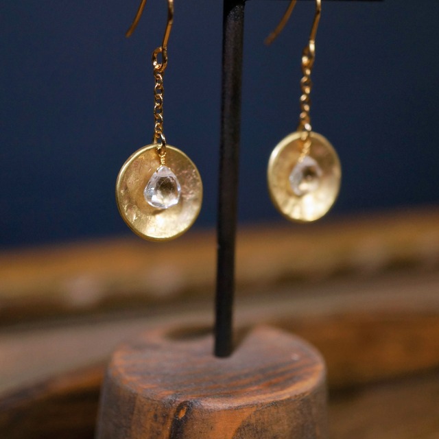 【満月の雫】トパーズが揺れる真鍮の月