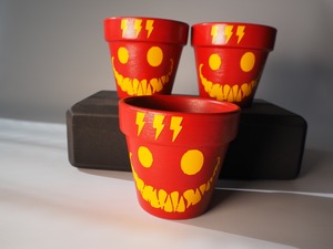 【 dark side Smile pot series】ダークサイドスマイルポットシリーズ　素焼き鉢＋受け皿セット　3セット