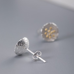 花のピアス　シルバー　P002
