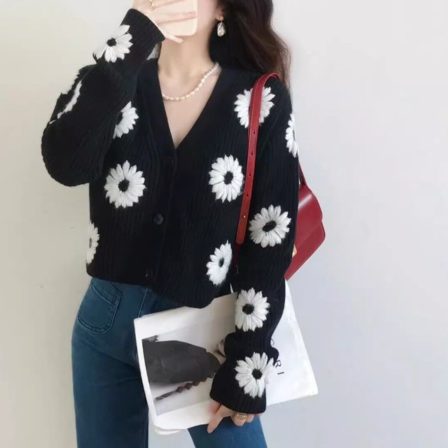 black daisy embroidered v neck cardigan<t3197>