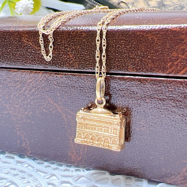 イギリス　ヴィンテージ　オペラハウス　ペンダント?