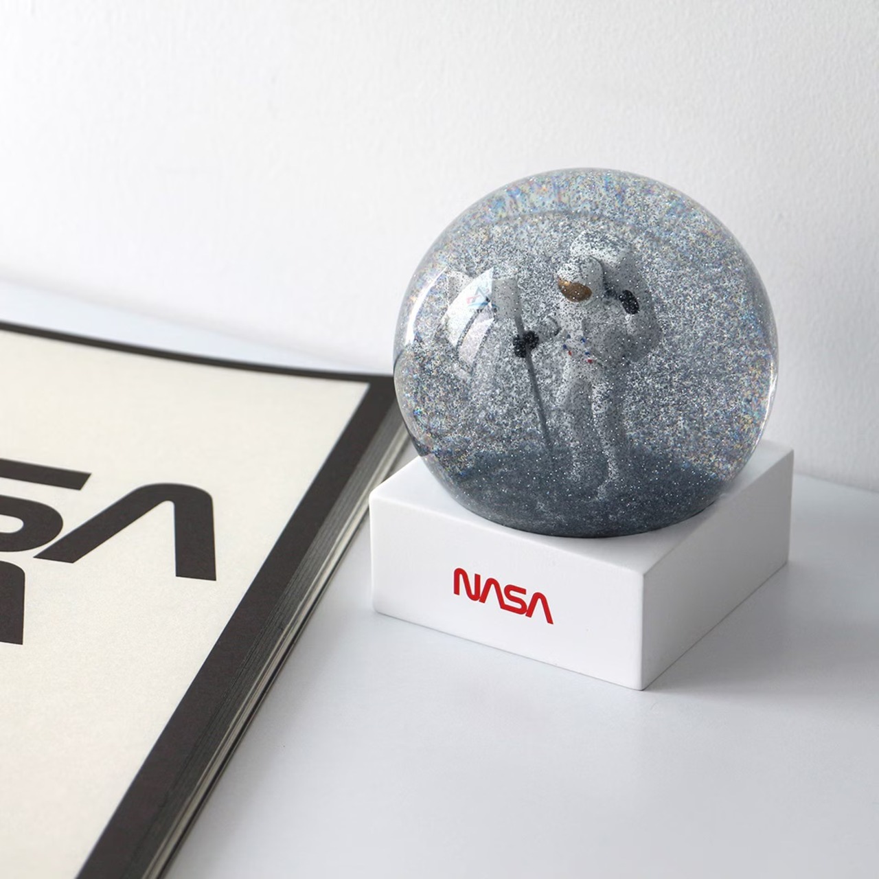 NASA Snow Globe/NASA/スノードーム/宇宙飛行士/インテリア