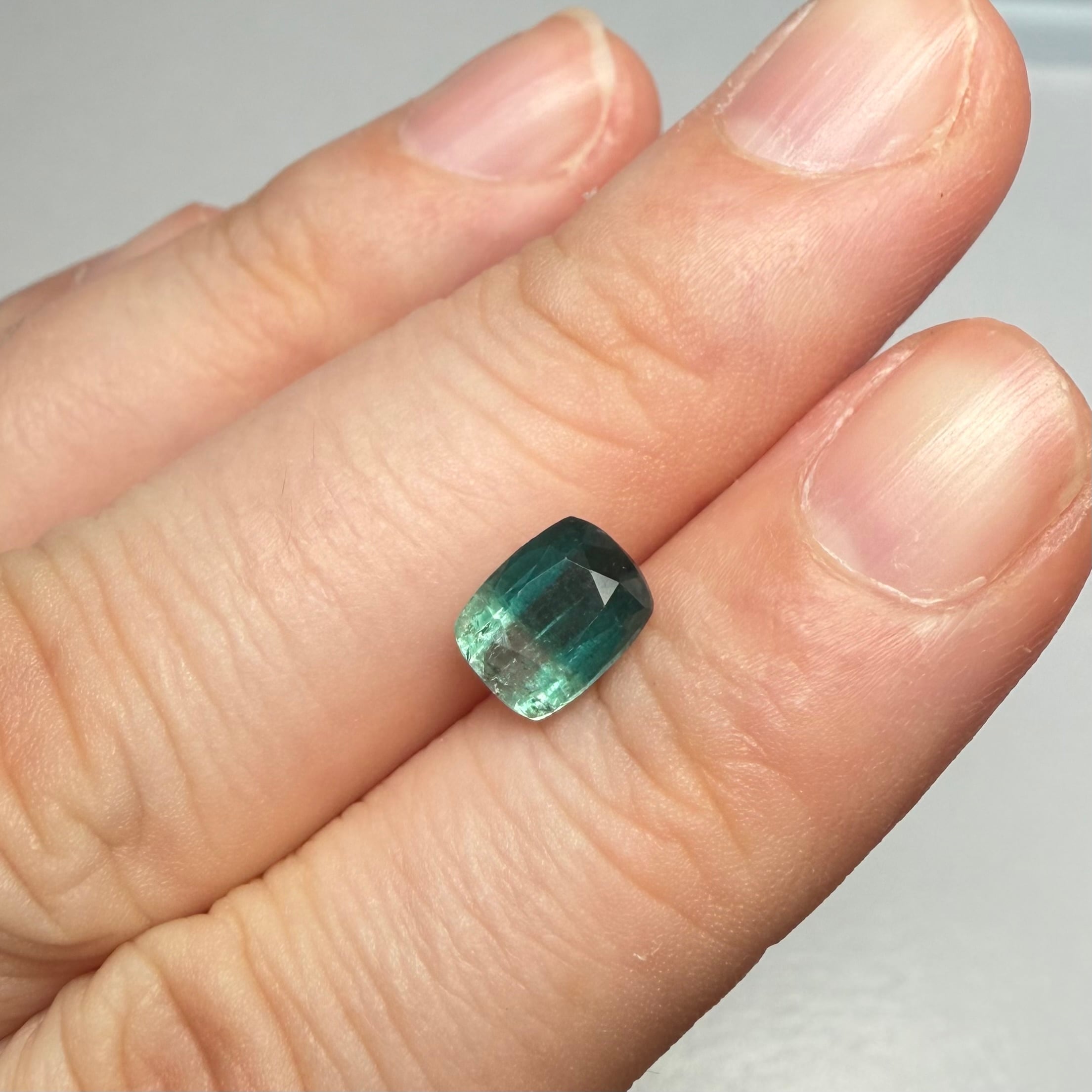 癒し系エメラルドカラーのバイカラートルマリン