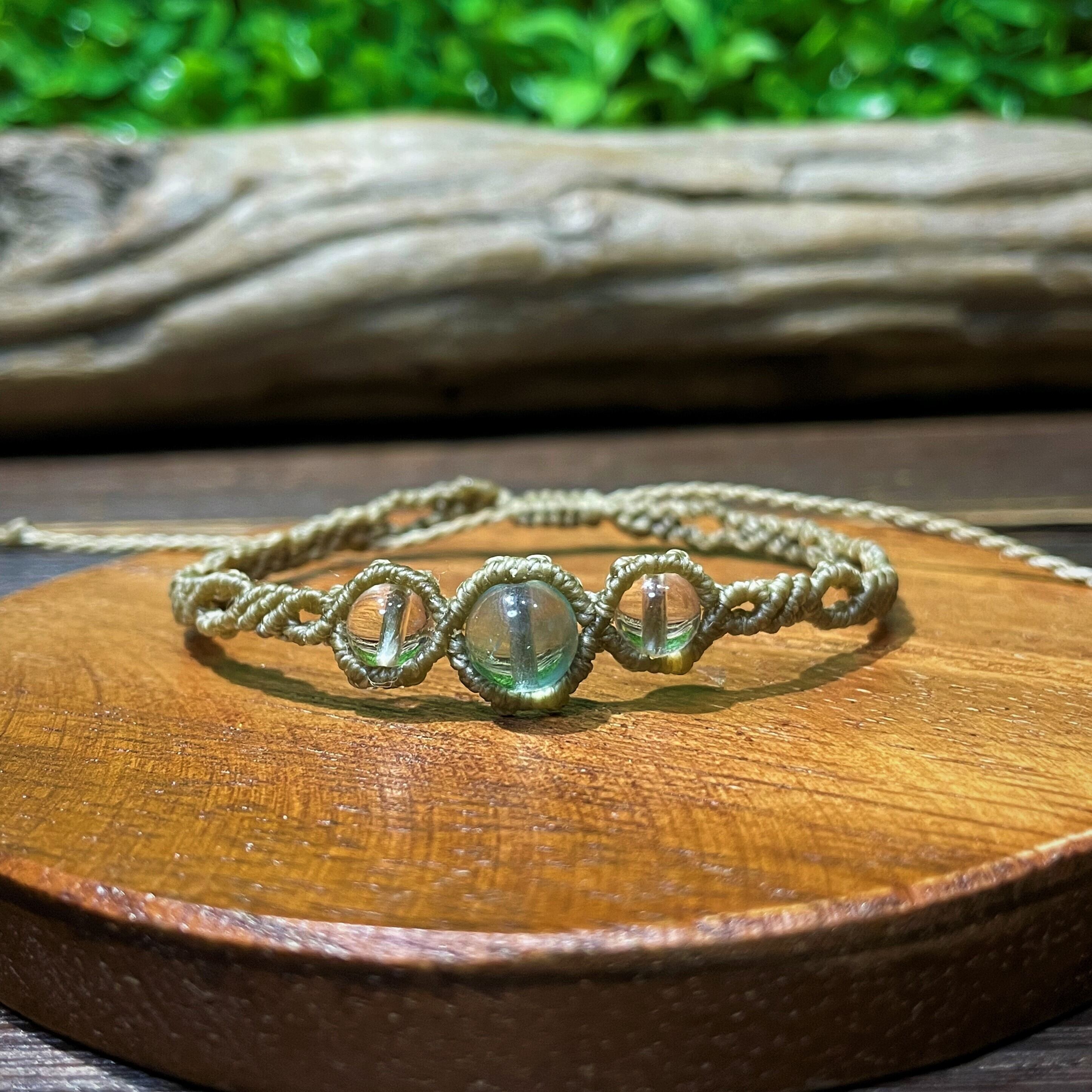 フローライト　マクラメブレスレット グリーンフローライトのマクラメブレスレット 「phinaamの精霊廟