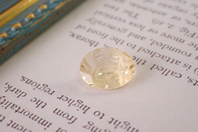 シトリン(裏彫り彫刻カット)　1.87ct　[C7‐682]