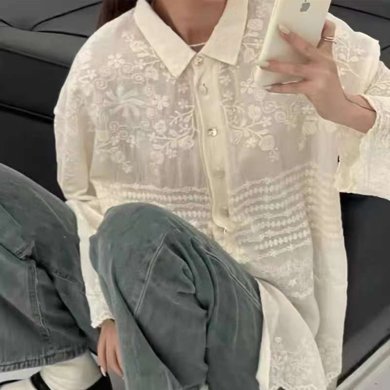 花刺繍ブラウス  AJ22231-0111