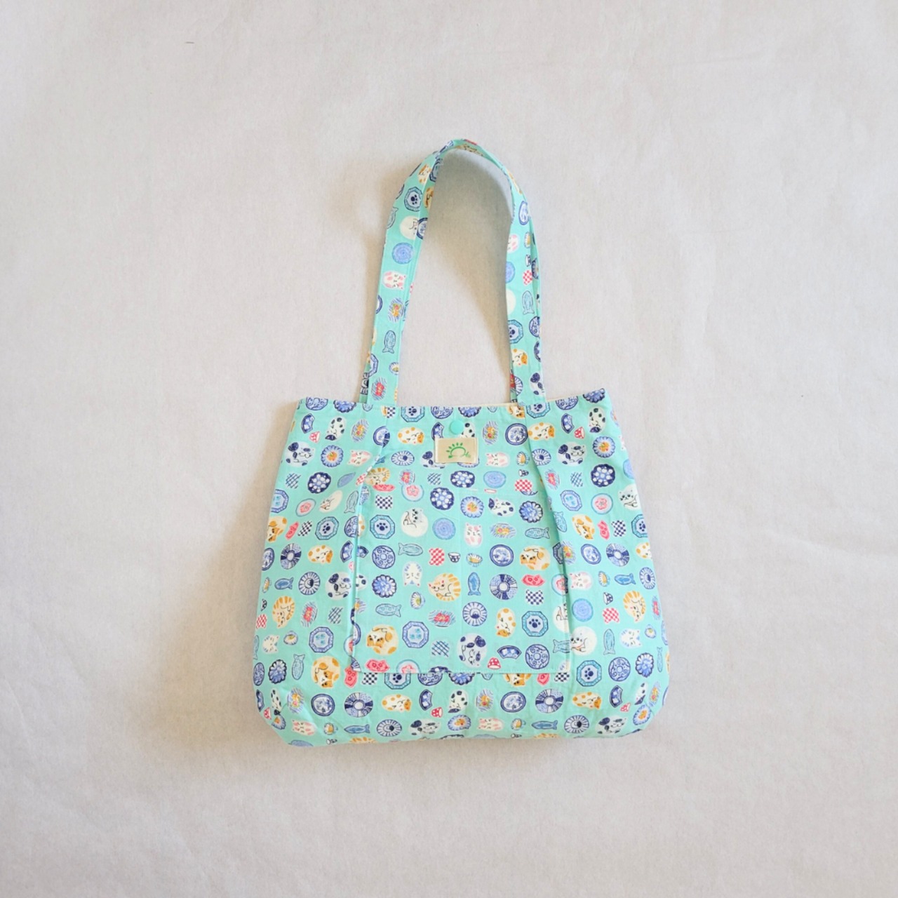 和陶器の中猫(ライトブルー)の画像01