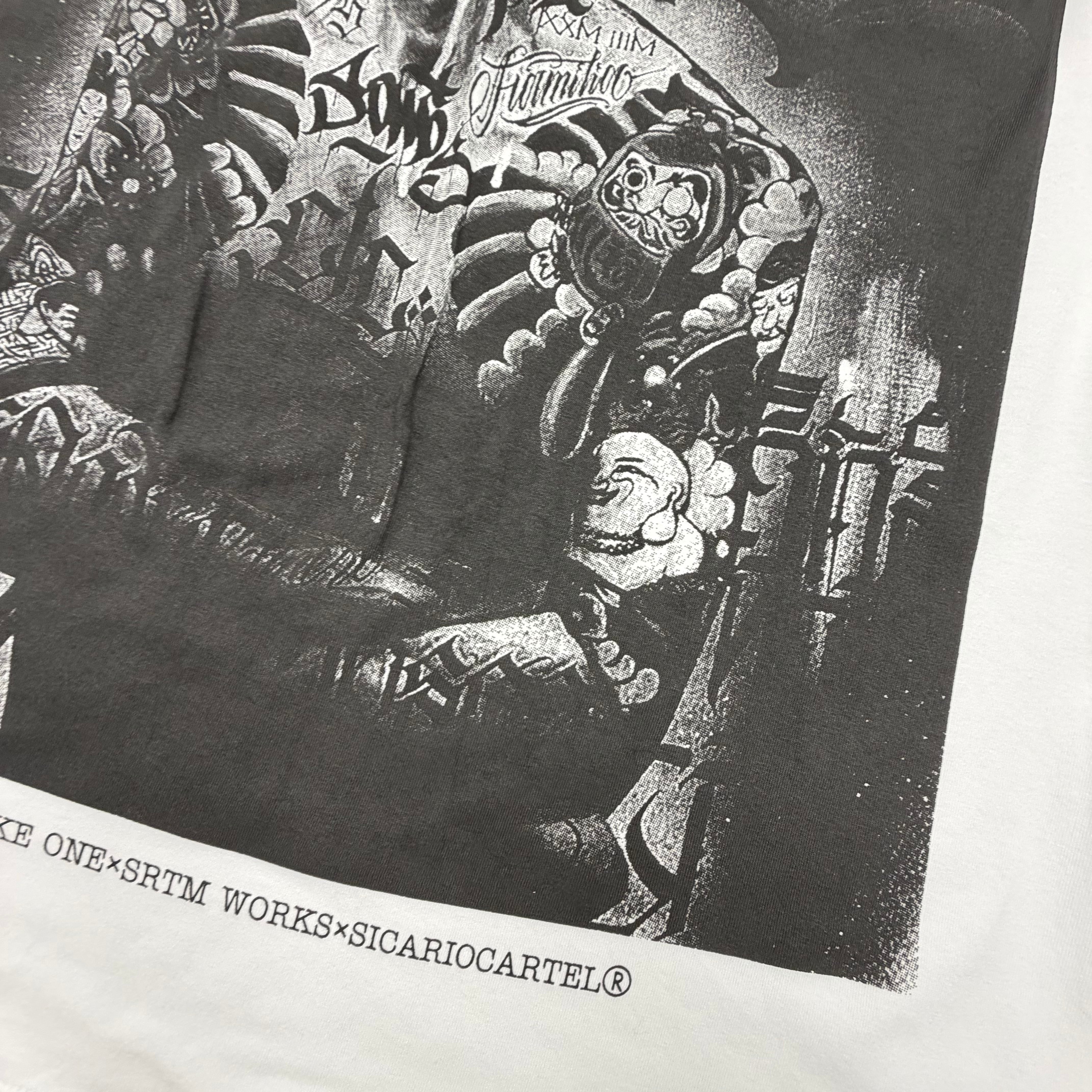 LOKO KE ONE×SRTM “変態”TEE 2ND 白 | SICARIO CARTEL