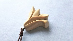 青森ひばのアクセサリー　木製ネックレス　フラワー