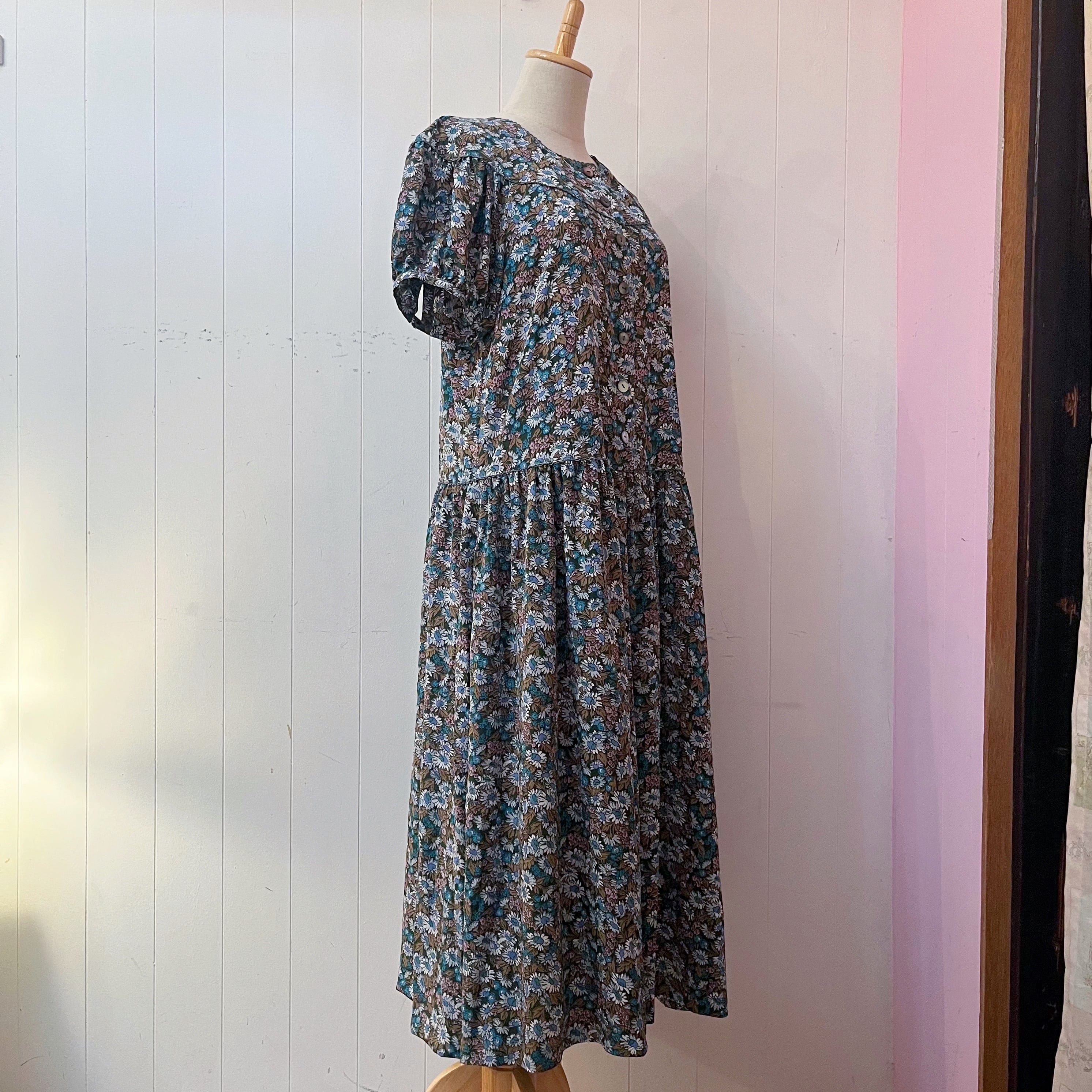 blue daisy round gather one-piece