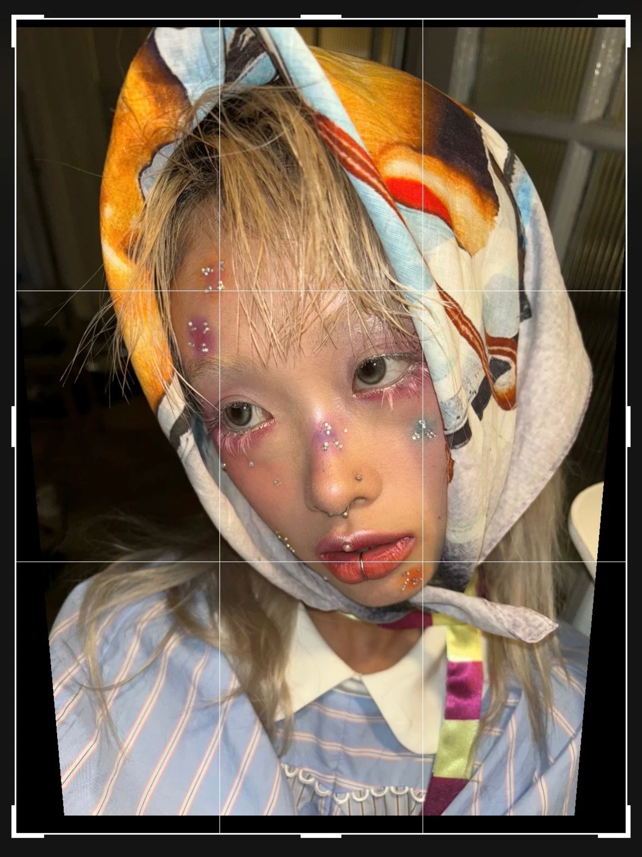 "scarf"「愛は疑い」