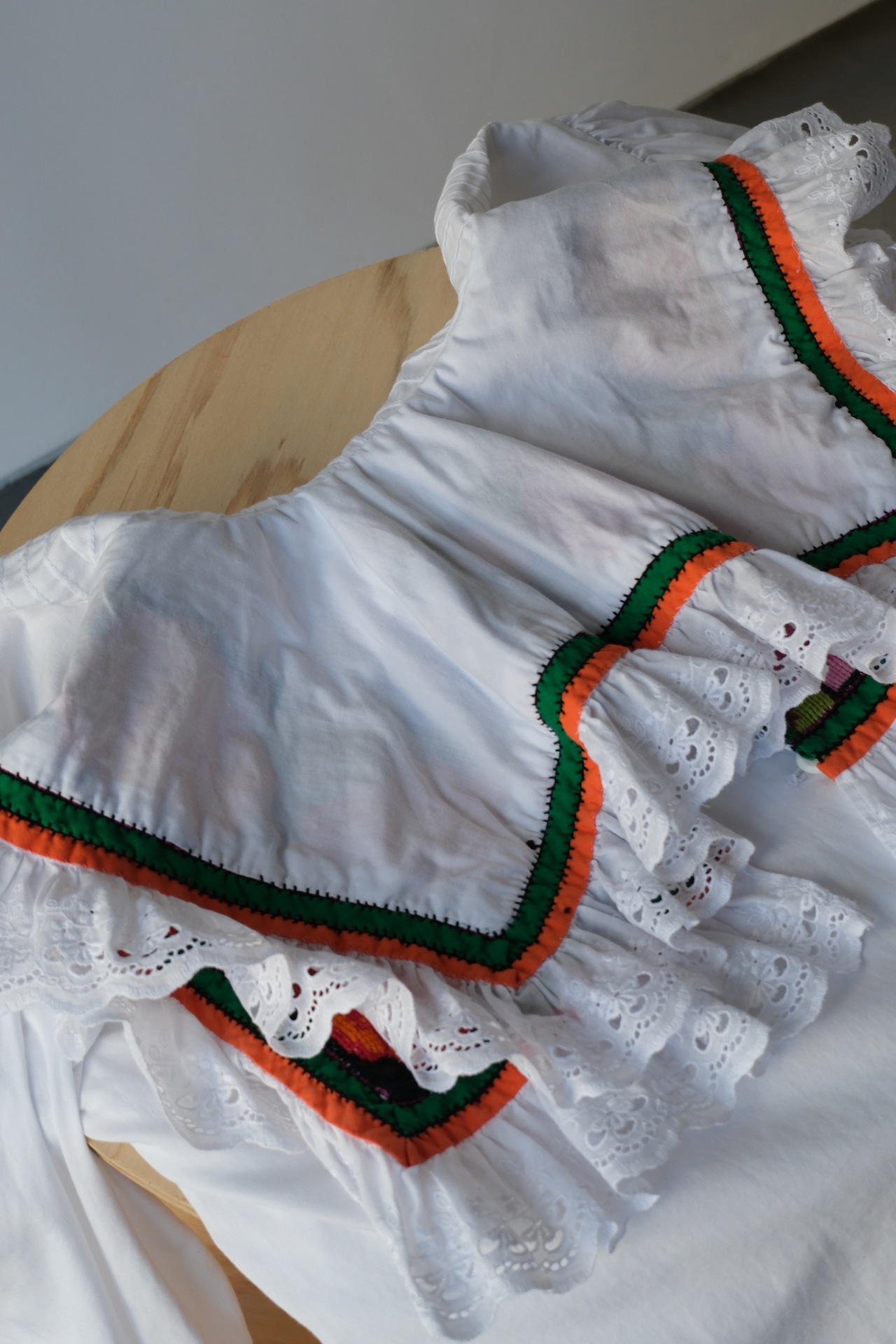 Folklore style foral embroidered blouse